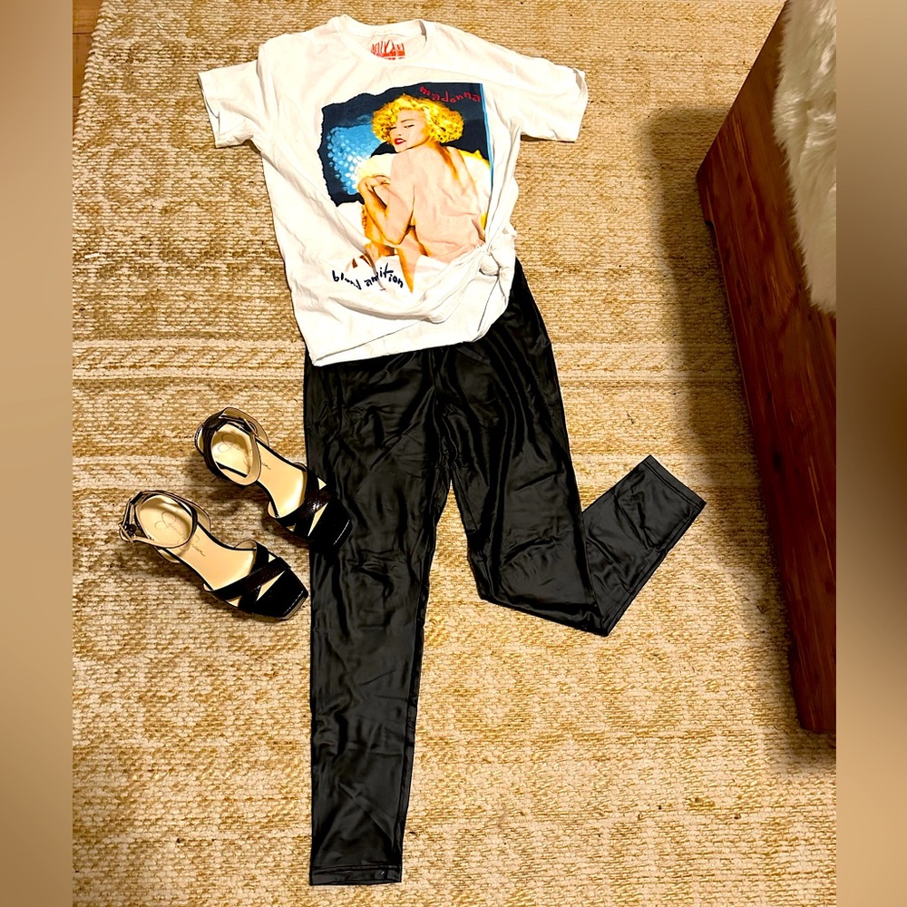 Faux leather-look leggings